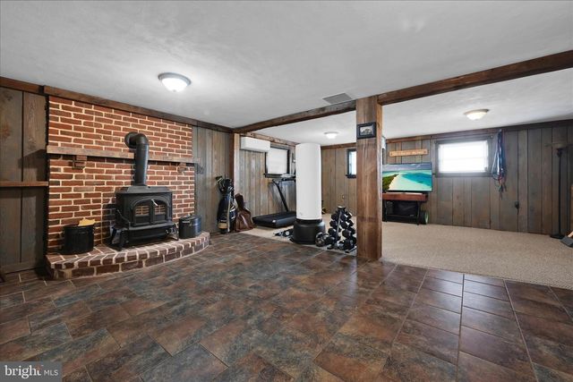 230 EDGEWOOD DR, New Holland, PA 17557