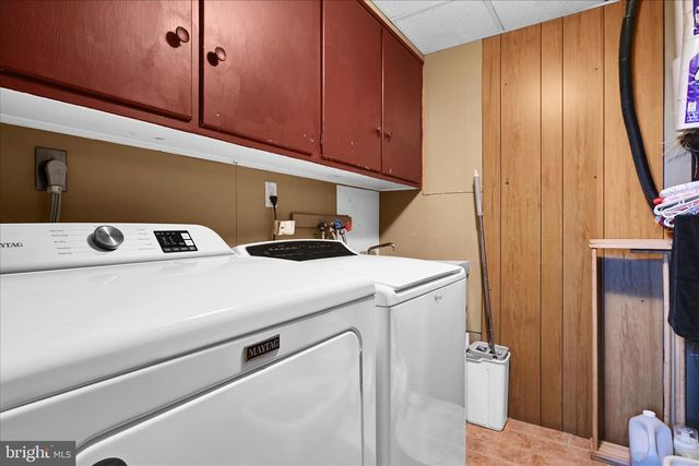 230 EDGEWOOD DR, New Holland, PA 17557