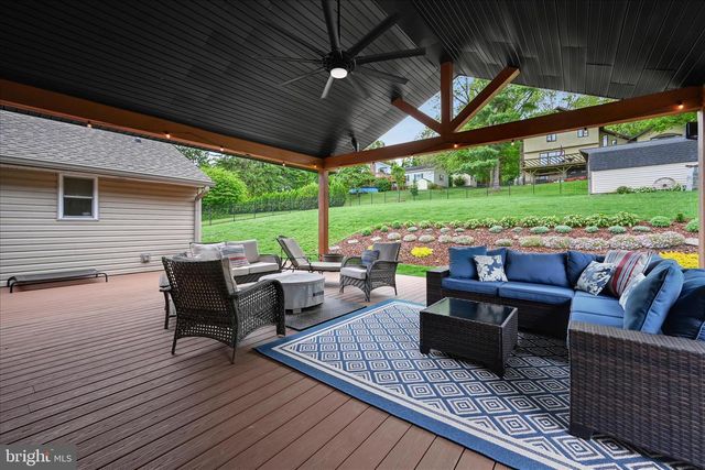 230 EDGEWOOD DR, New Holland, PA 17557