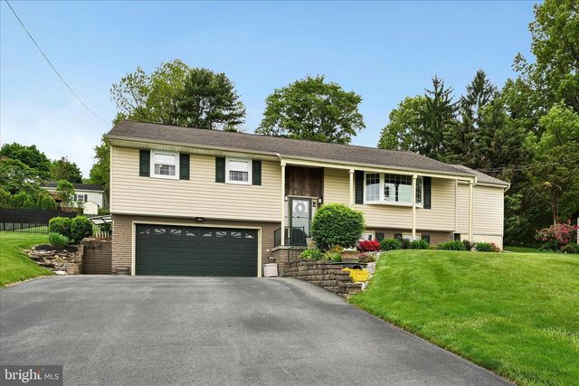 230 EDGEWOOD DR, New Holland, PA 17557