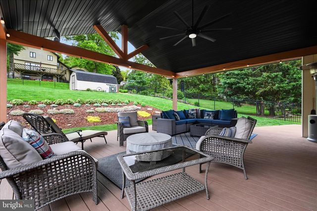 230 EDGEWOOD DR, New Holland, PA 17557