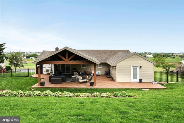 230 EDGEWOOD DR, New Holland, PA 17557