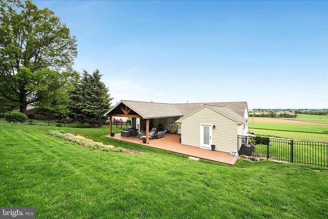 230 EDGEWOOD DR, New Holland, PA 17557