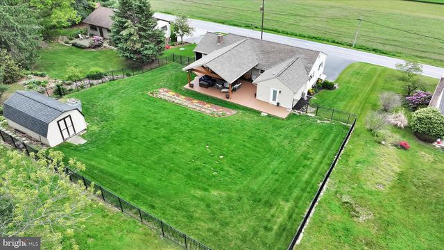 230 EDGEWOOD DR, New Holland, PA 17557