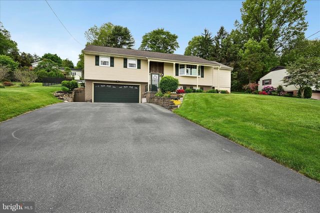 230 EDGEWOOD DR, New Holland, PA 17557