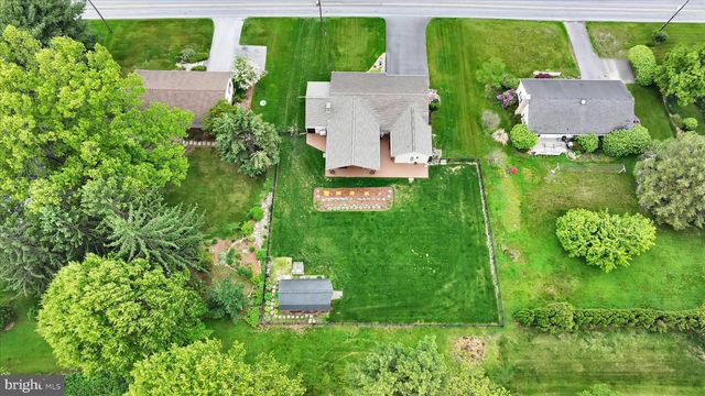 230 EDGEWOOD DR, New Holland, PA 17557