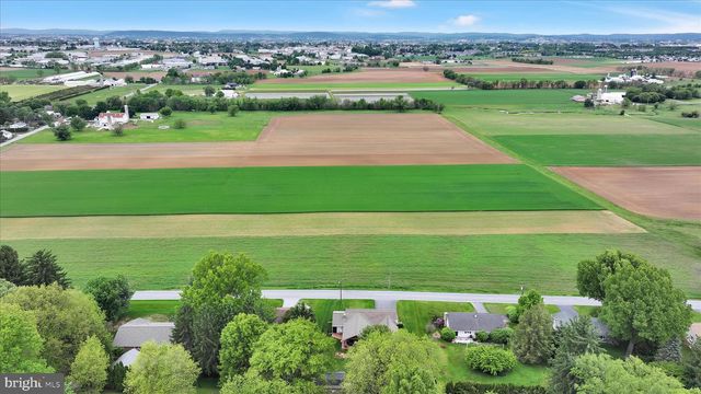 230 EDGEWOOD DR, New Holland, PA 17557
