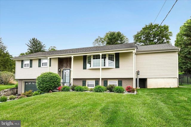230 EDGEWOOD DR, New Holland, PA 17557