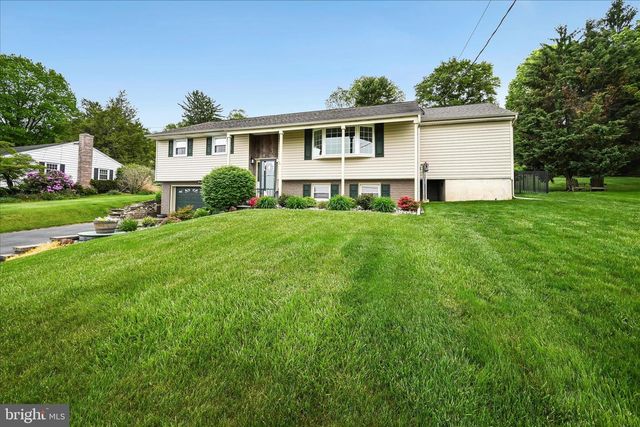 230 EDGEWOOD DR, New Holland, PA 17557