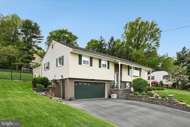 230 EDGEWOOD DR, New Holland, PA 17557