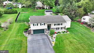 230 EDGEWOOD DR, New Holland, PA 17557