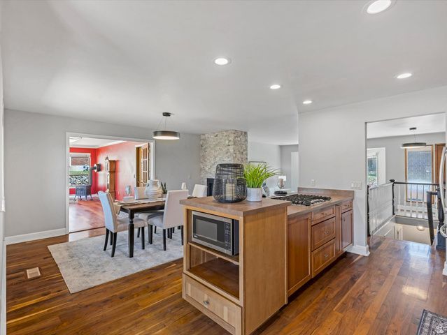 1969 E FALCONHURST CIR, Sandy, UT 84092