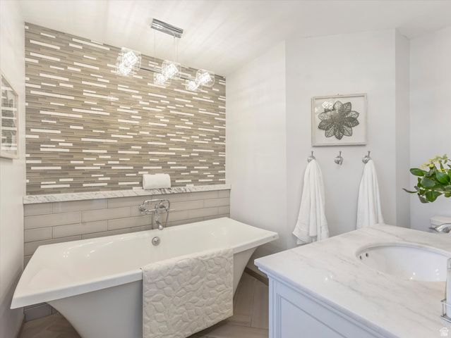 1969 E FALCONHURST CIR, Sandy, UT 84092