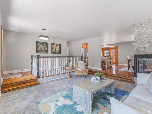 1969 E FALCONHURST CIR, Sandy, UT 84092