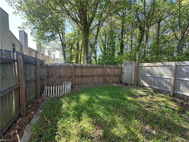 2023 Candlelight DR, Chesapeake, VA 23325