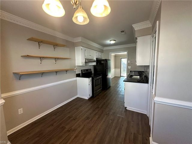 2023 Candlelight DR, Chesapeake, VA 23325