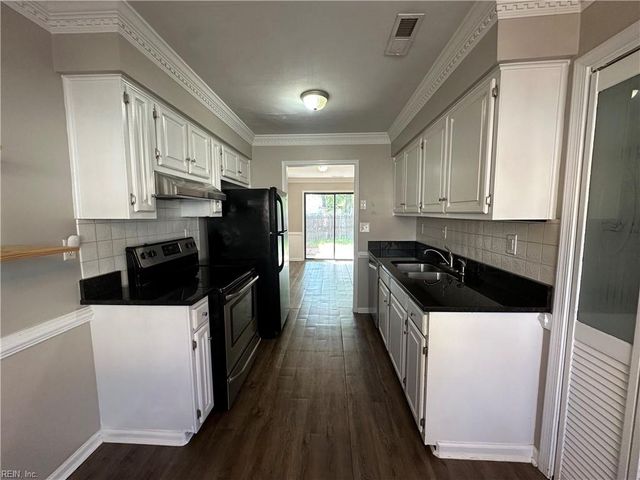 2023 Candlelight DR, Chesapeake, VA 23325