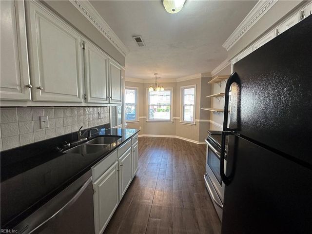 2023 Candlelight DR, Chesapeake, VA 23325