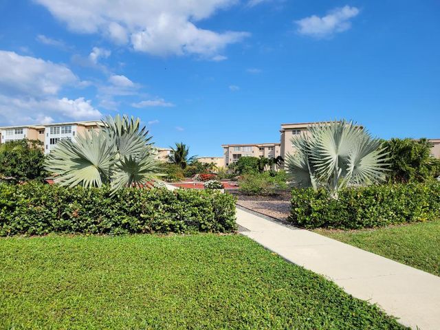 300 NE 26th Avenue 305, Boynton Beach, FL 33435