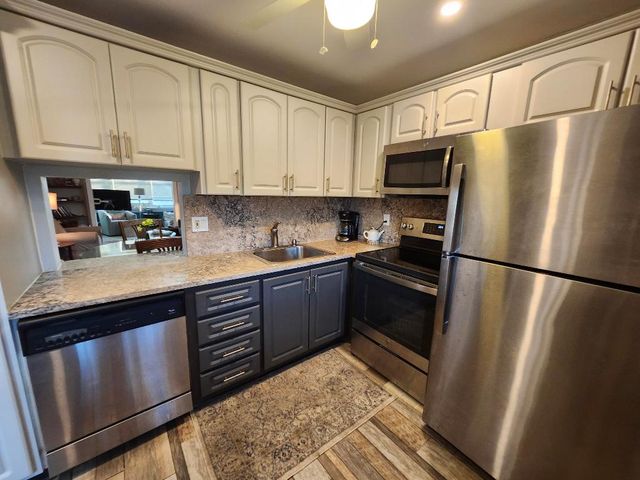 300 NE 26th Avenue 305, Boynton Beach, FL 33435