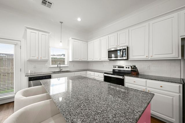 5817 Lake Shelf Dr, Baton Rouge, LA 70820