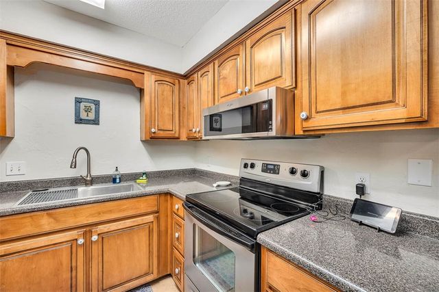 100 Blair Road D8, St Simons Island, GA 31522