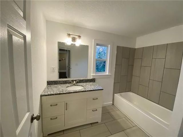 4041 Euclic Avenue, Kansas City, MO 64130