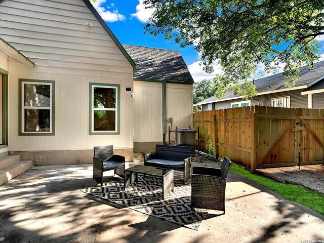 1328 N Center, San Antonio, TX 78202