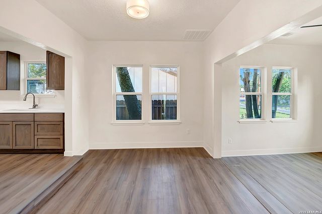 1328 N Center, San Antonio, TX 78202