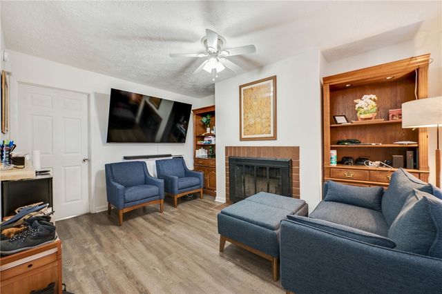 4441 Old College 2205, Bryan, TX 77801