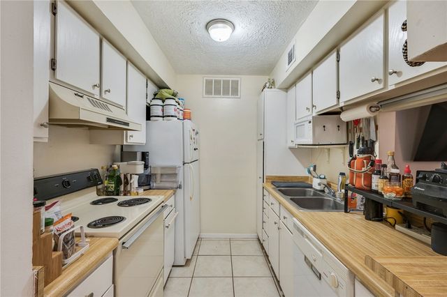 4441 Old College 2205, Bryan, TX 77801