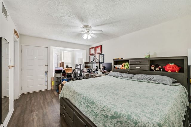 4441 Old College 2205, Bryan, TX 77801