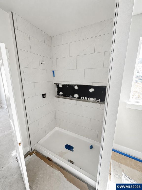 Image 10 of property listing at 950 W Washington St, Carlton, OR 97111