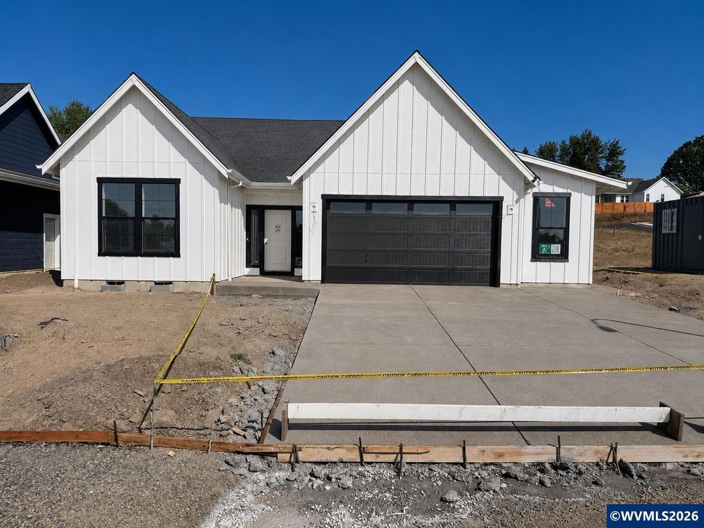 Image 2 of property listing at 950 W Washington St, Carlton, OR 97111