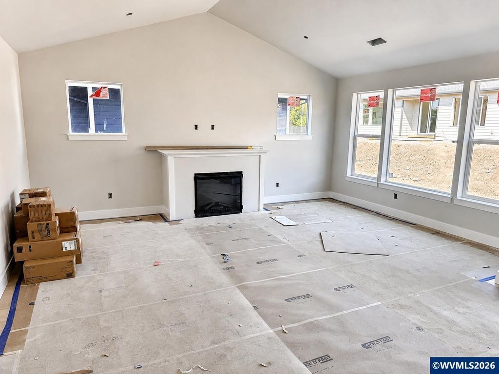 Image 3 of property listing at 950 W Washington St, Carlton, OR 97111