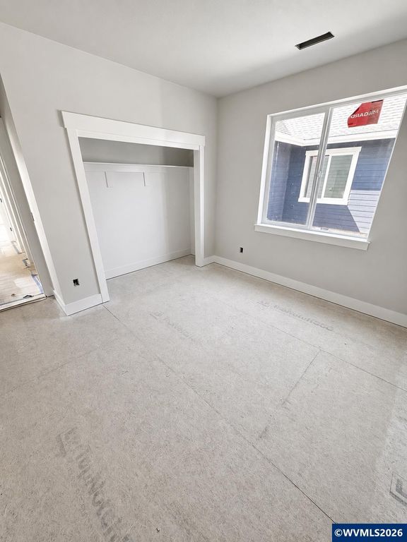 Image 7 of property listing at 950 W Washington St, Carlton, OR 97111