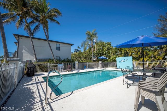 615 Rose Garden RD 7, Cape Coral, FL 33914