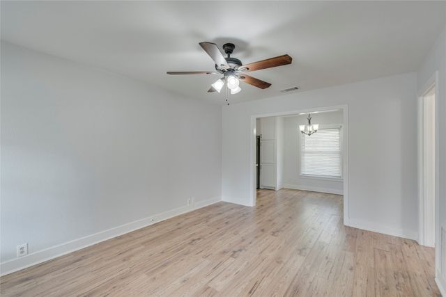 1033 E Elm Street, Hillsboro, TX 76645