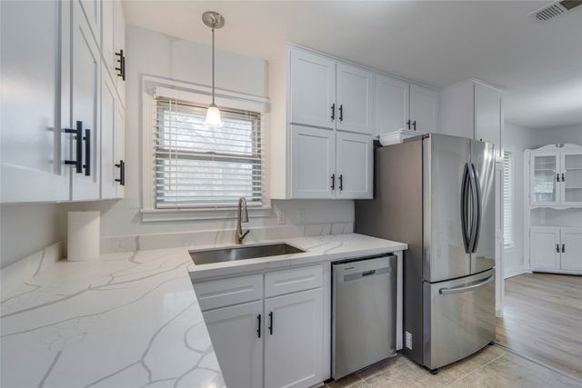 1033 E Elm Street, Hillsboro, TX 76645