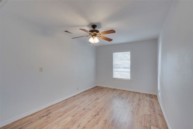 1033 E Elm Street, Hillsboro, TX 76645