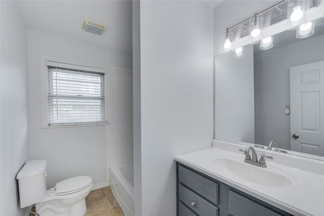 1033 E Elm Street, Hillsboro, TX 76645