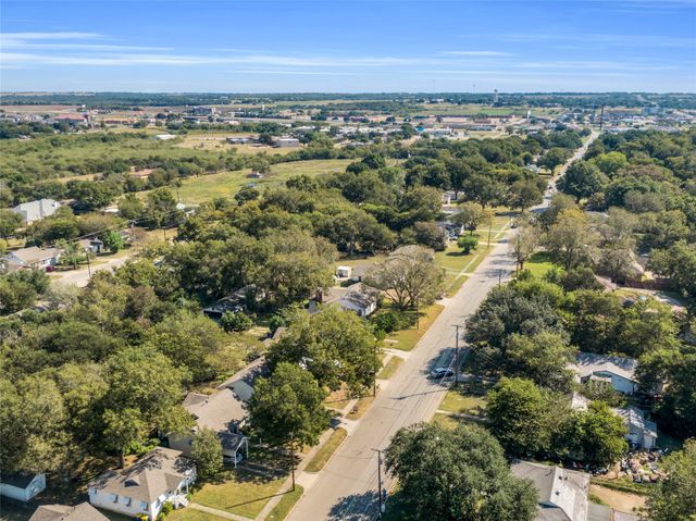 1033 E Elm Street, Hillsboro, TX 76645