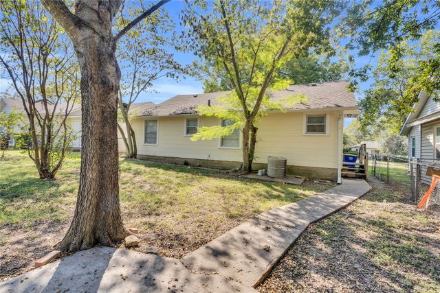 1033 E Elm Street, Hillsboro, TX 76645