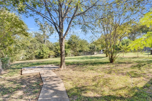 1033 E Elm Street, Hillsboro, TX 76645