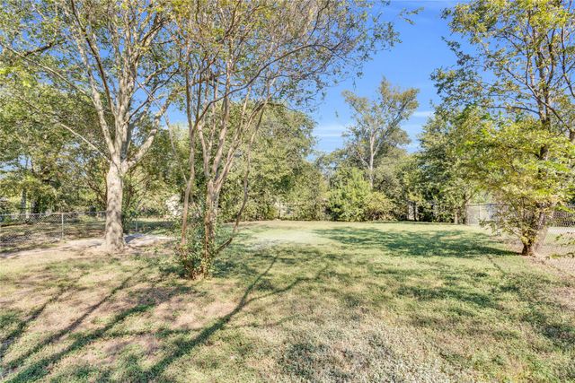 1033 E Elm Street, Hillsboro, TX 76645