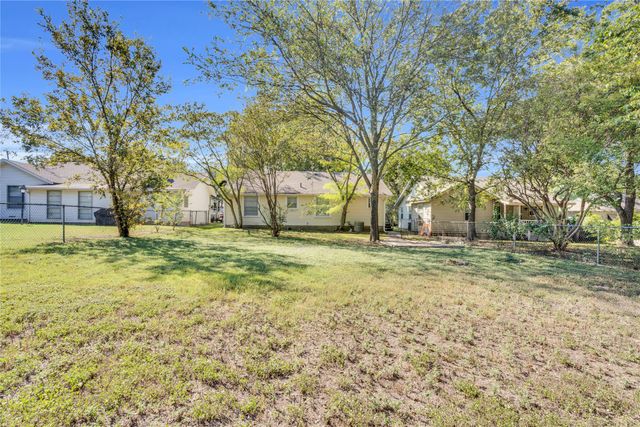 1033 E Elm Street, Hillsboro, TX 76645