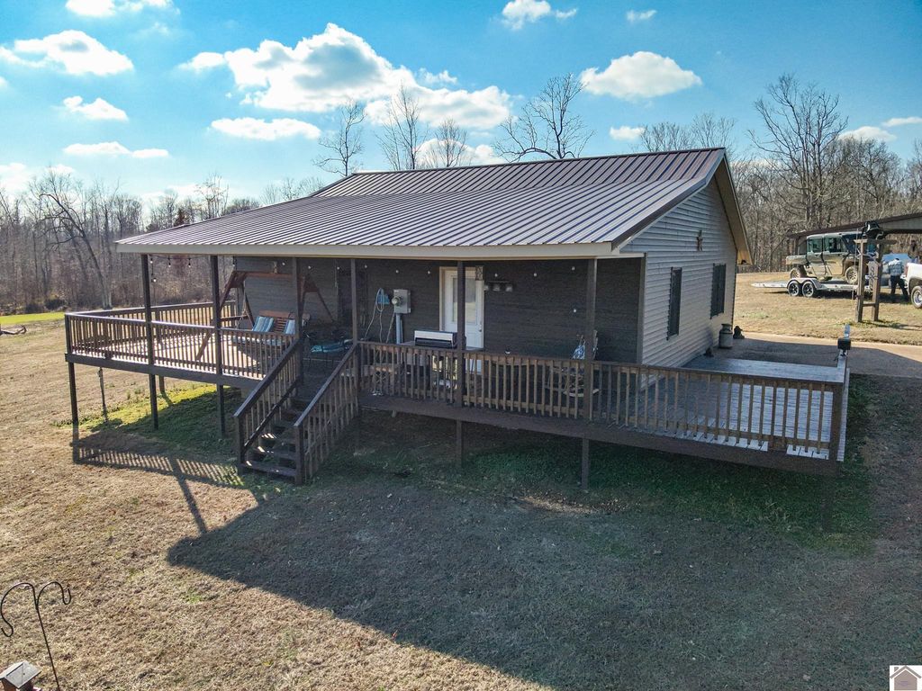 2431 N Wadesboro Road, Benton, KY 42025