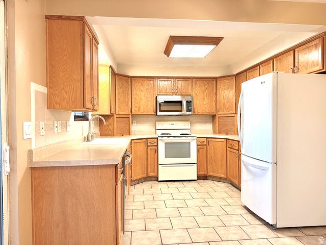 4805 S 3100 W, Roy, UT 84067