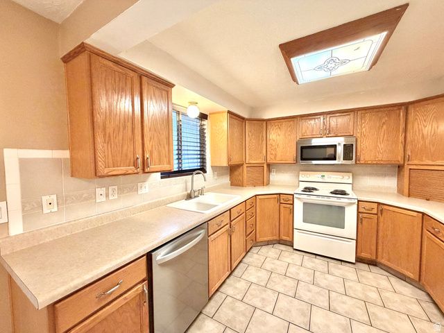4805 S 3100 W, Roy, UT 84067