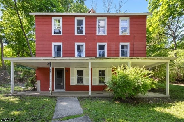 89 W End Ave, Newton Town, NJ 07860